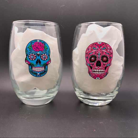 BLING SWAROVSKI CRYSTAL ACCENTED SUGAR SKULL CANDY SKULL STEMLESS WINE GLASS SET - Picture 4 of 16
